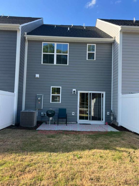 Building Photo - 340 Lograto Ln