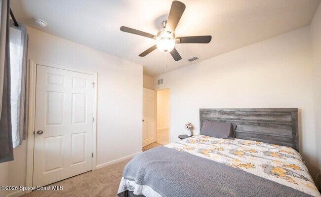 Building Photo - 487 Old Country