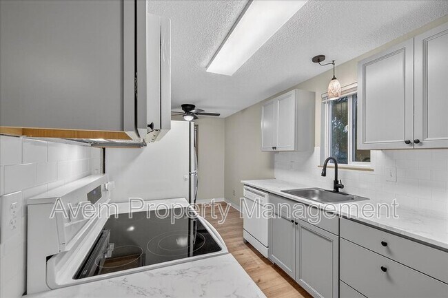 Building Photo - 12600 SE Freeman Way