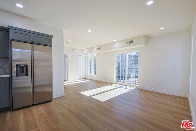 Building Photo - 10801 Kling St