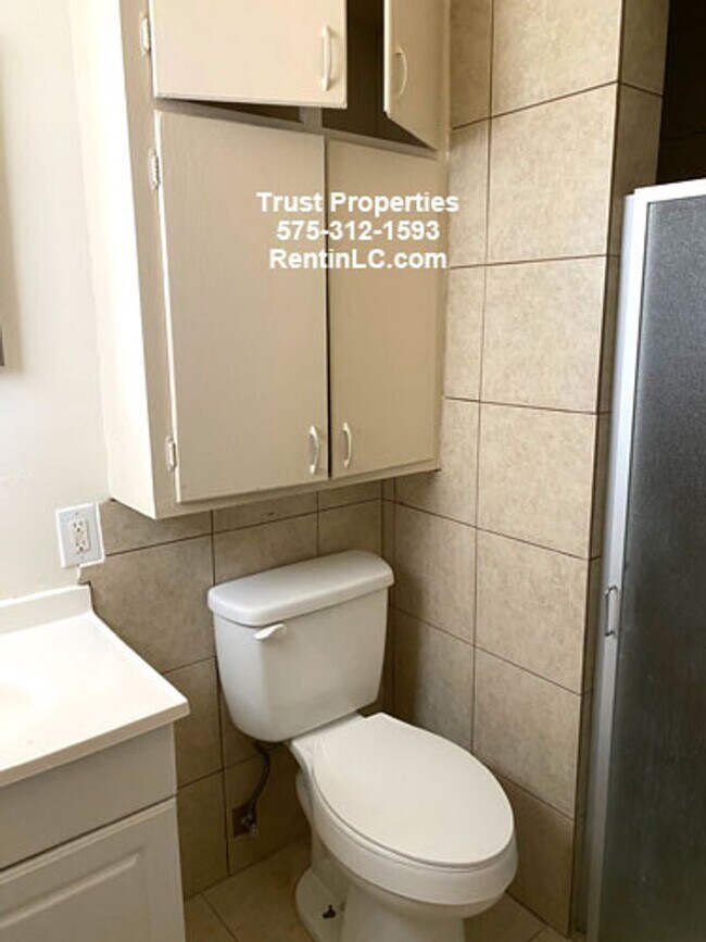 Building Photo - Larger Pet Friendly home