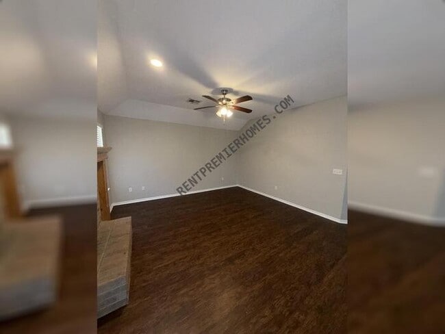 Building Photo - 325 W Strasburg Way