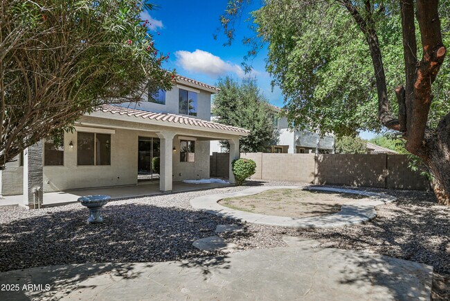 Building Photo - 1543 E Nightingale Ln