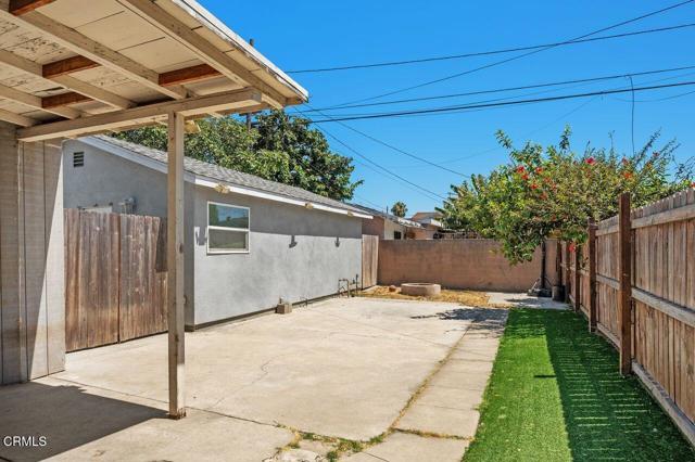 Building Photo - 1418 W 69th St