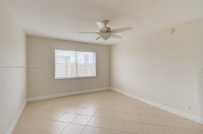 Building Photo - 401 Golden Isles Dr