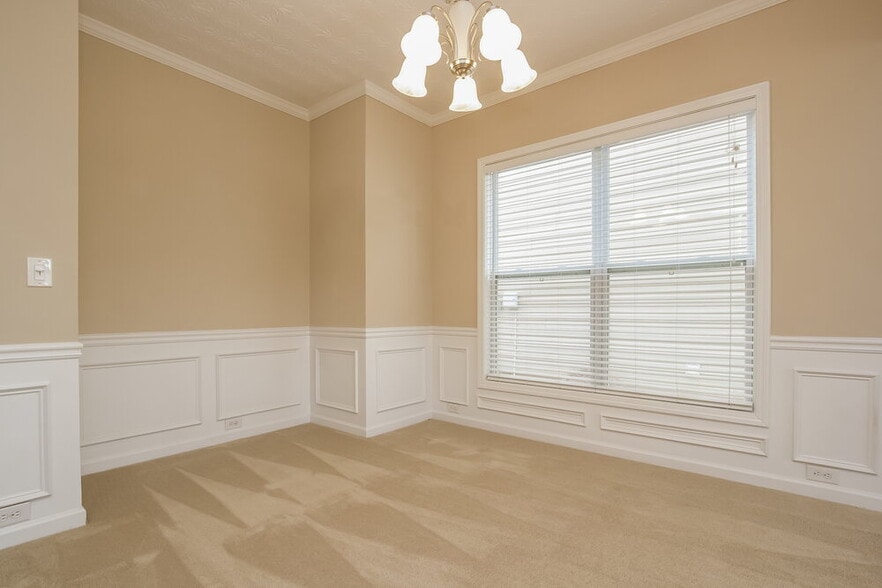 Building Photo - 900 Gardenia Curve