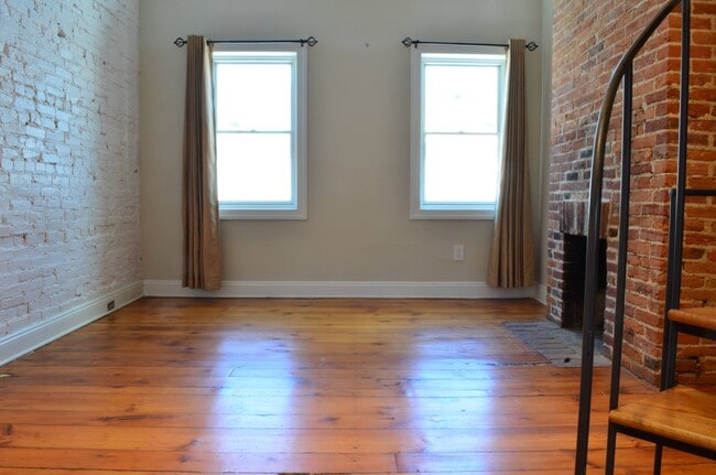 Building Photo - 19 E Wheeling St