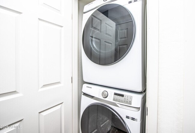 Building Photo - 2525 W State Ave