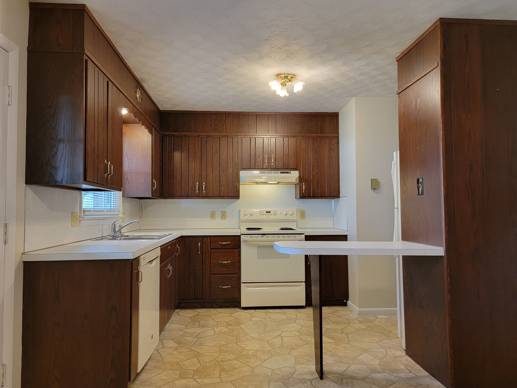 Building Photo - 457 W Main Ave