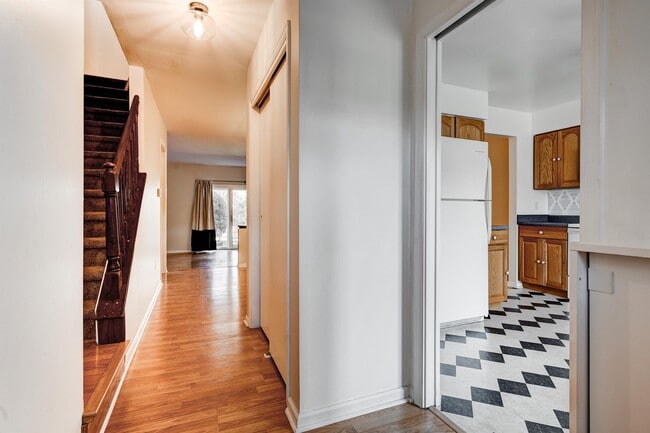 Building Photo - 811 Kings Croft Dr