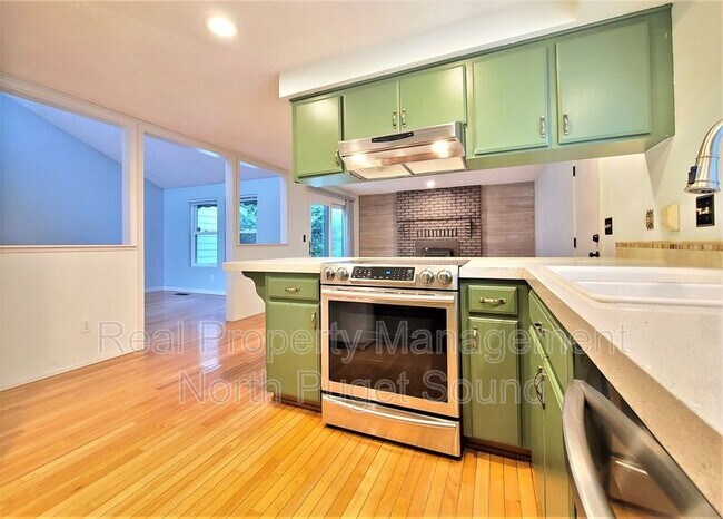 Building Photo - 7914 44th Ave W