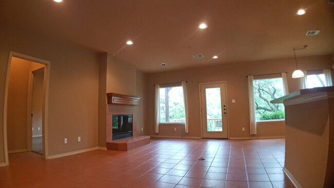 Building Photo - Secluded Hill Country home on huge lot!  Gorgeous home in tranquil setting!