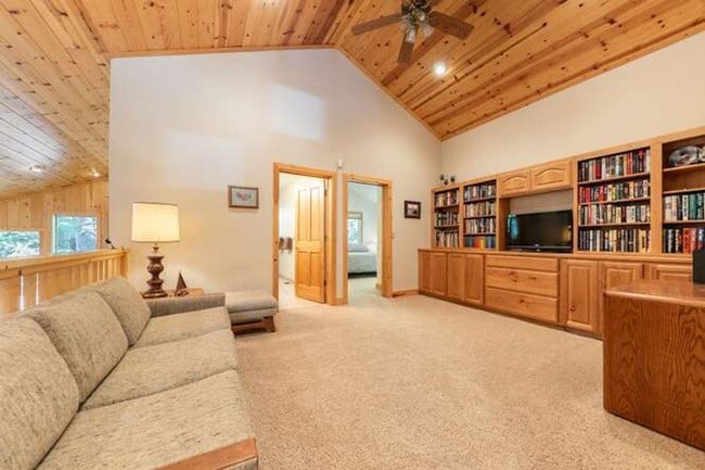 Building Photo - 11400 Thelin Dr