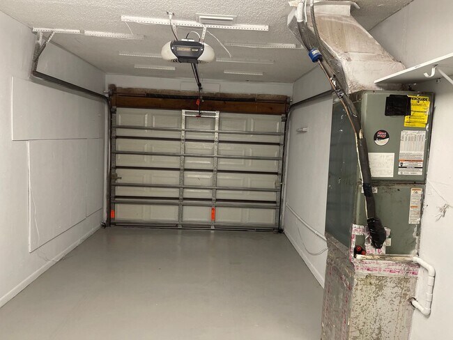 Building Photo - 2 BEDROOMS 1 BATHROOM IN AREA OF RIVERLAND