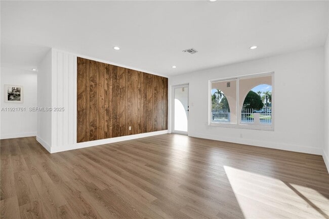 Building Photo - 4701 SW 104th Ct