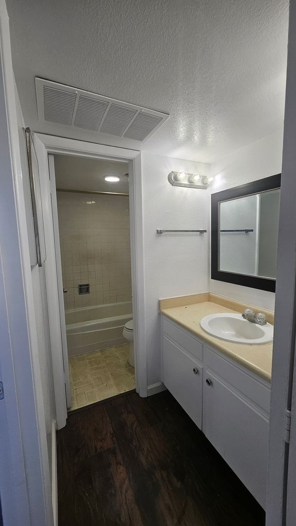 Building Photo - 1 bed 1 bath