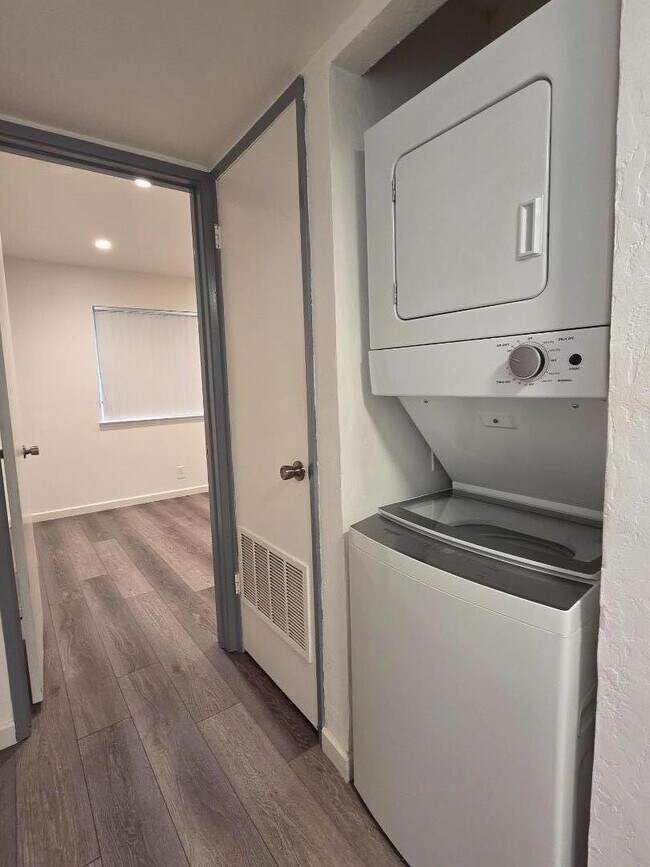 Building Photo - 2201 Monroe St