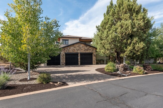 Building Photo - Stunning Furnished Estate in Pronghorn