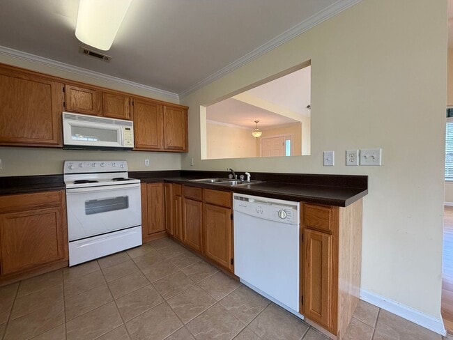Building Photo - Brick 3/2 House in West Rome- $1,795