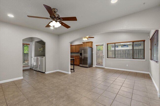 Building Photo - 7604 Robalo Rd
