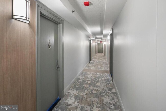 Building Photo - 10101 Grosvenor Pl