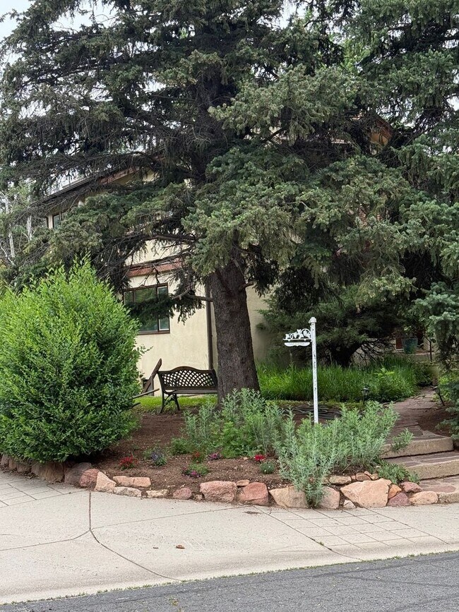 Building Photo - Quiet 1-Bedroom Garden-Level Apartment near CU