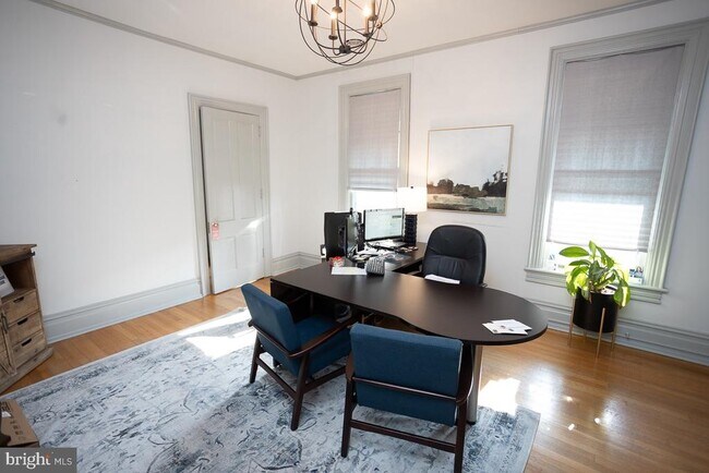 Building Photo - 261 Lincoln Way E