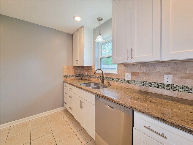 Building Photo - 5846 Ettrick Dr