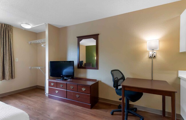 Building Photo - Furnished Studio-Atlanta - Perimeter - Cre...