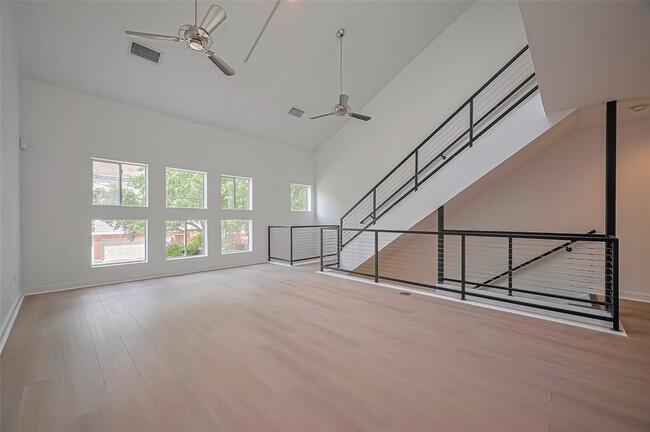 Building Photo - 1330 Rosalie St