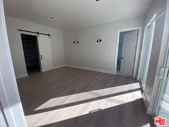 Building Photo - 5015 Redwillow Ln