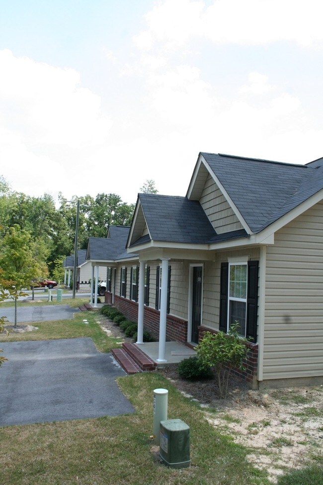 813 Muirs Ct - Owens Landing