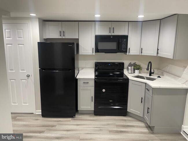 Building Photo - 1720 16th St SE