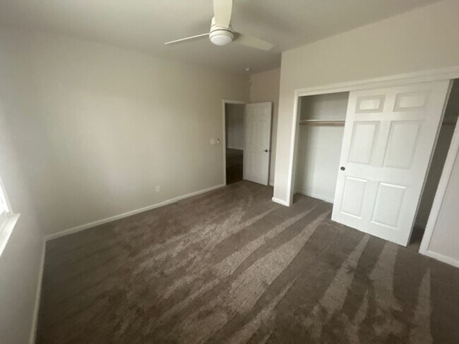 Building Photo - 4 Bedroom 2 Bathroom in SE Visalia with Po...