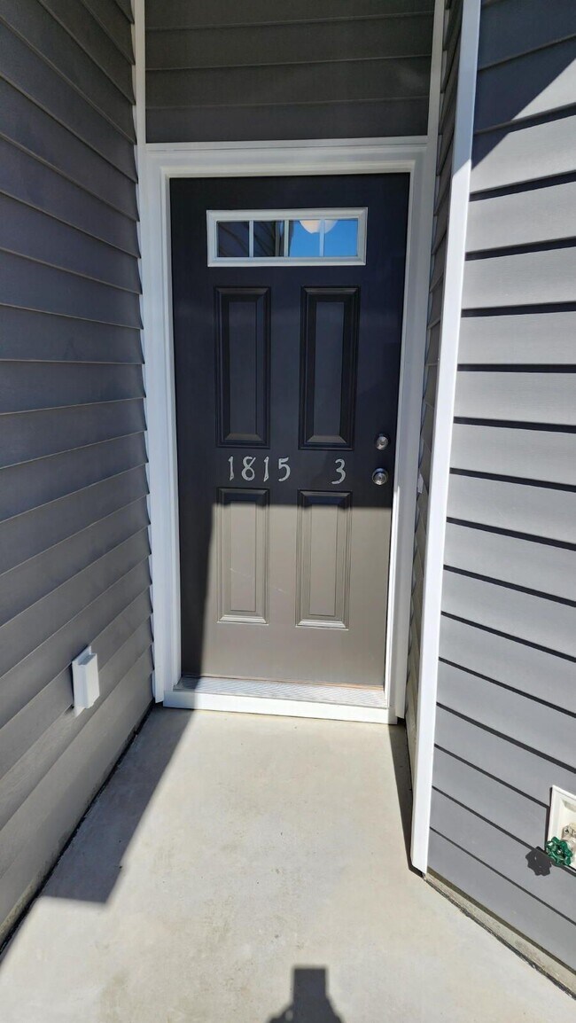 Building Photo - 1815 Fox Den Way