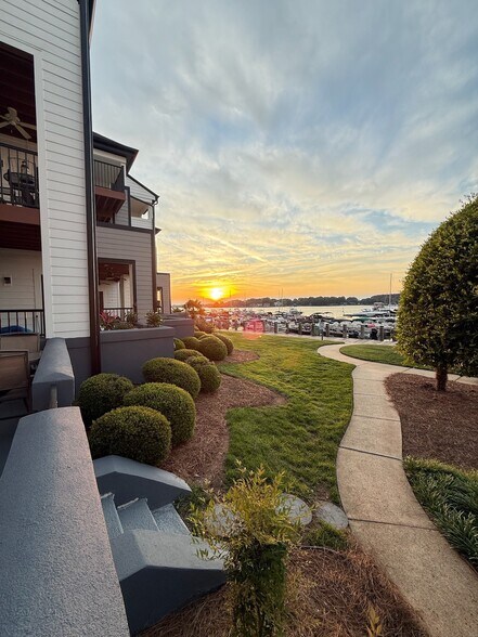 Building Photo - 18713 Vineyard Point Ln