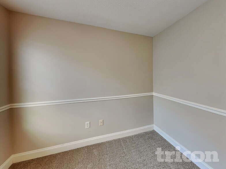 Building Photo - 621 Savannah Dr