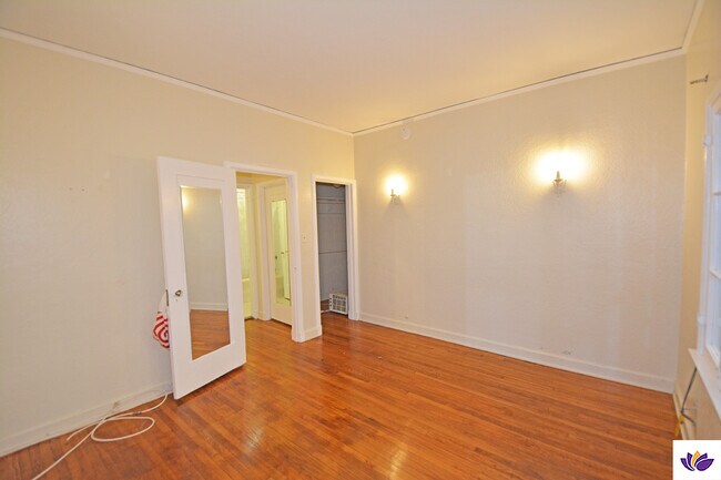 Building Photo - 5727 Carlton Way