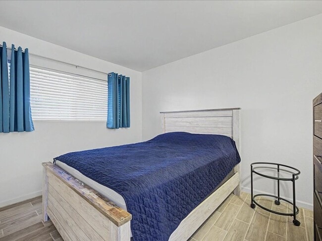 Building Photo - 5277 N Tigua Dr