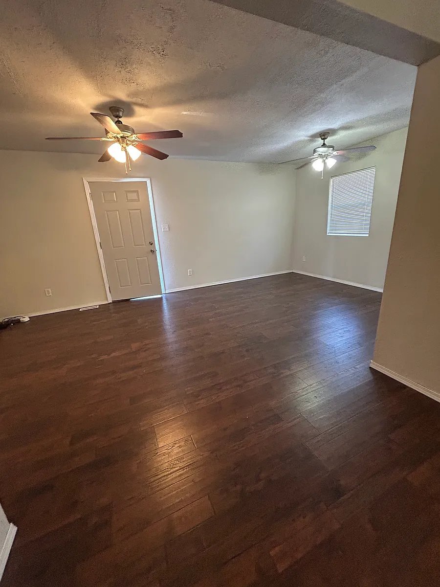 Building Photo - 1409 N Clay Ave
