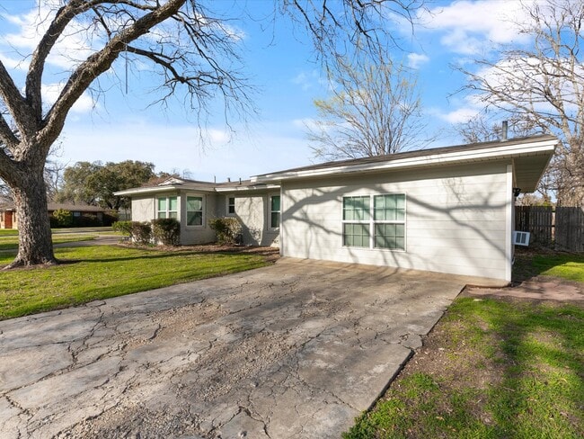 Building Photo - 4201 Anita Ave