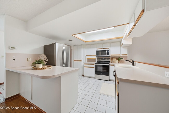 Building Photo - 2108 Rosewood Dr