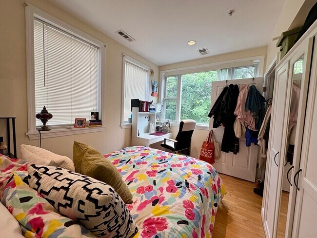 Building Photo - 1801 Beacon St