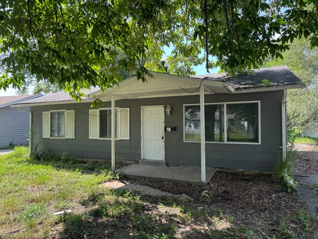 Building Photo - 111 St James Ln