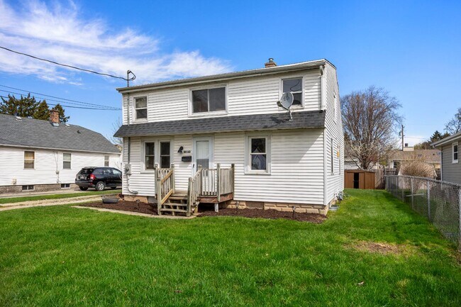 Building Photo - 816 Roosevelt St