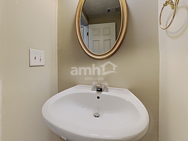 Building Photo - 164 Windcroft Cir NW