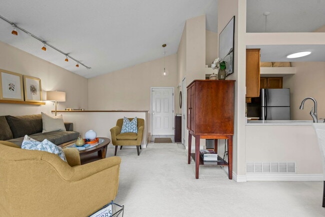 Building Photo - 4233 S Richfield Way