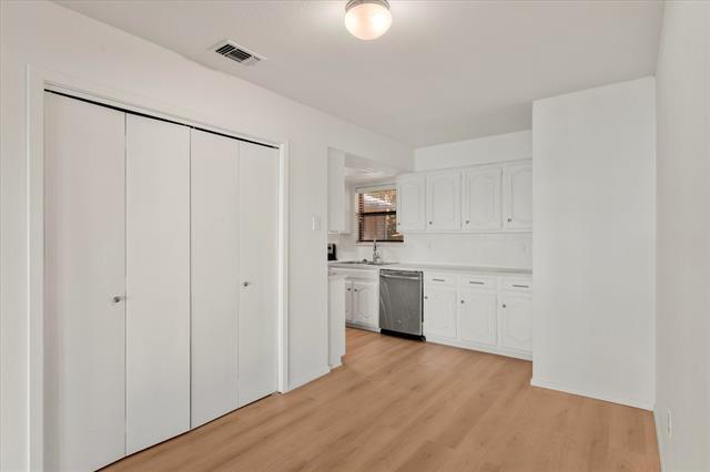Building Photo - 1006 Beverly Cir