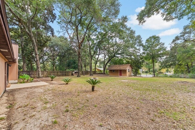 Building Photo - 3 Bedroom in Desirable Location!