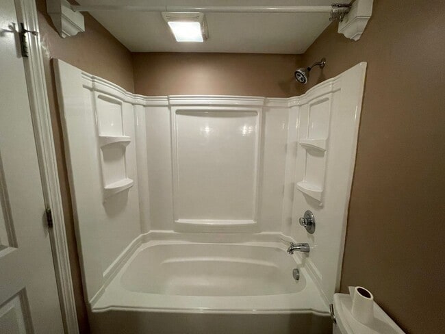 Building Photo - COMING IN AUGUST! Attractive Condo, Lots o...